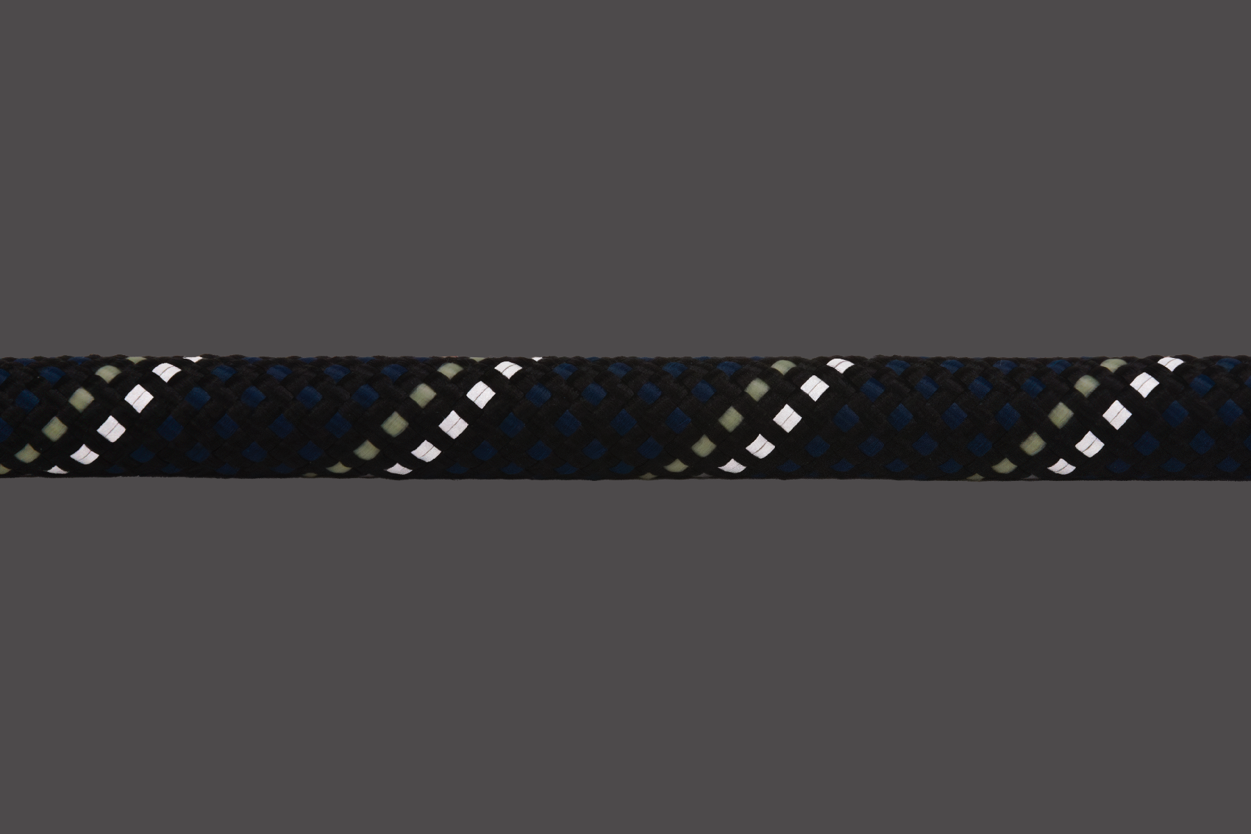 40206_Knot-a-Leash_Obsidian-Black_Reflective_SMALL_bd4fbeb4-e12e-4f99-8917-0161139ea6f1.png