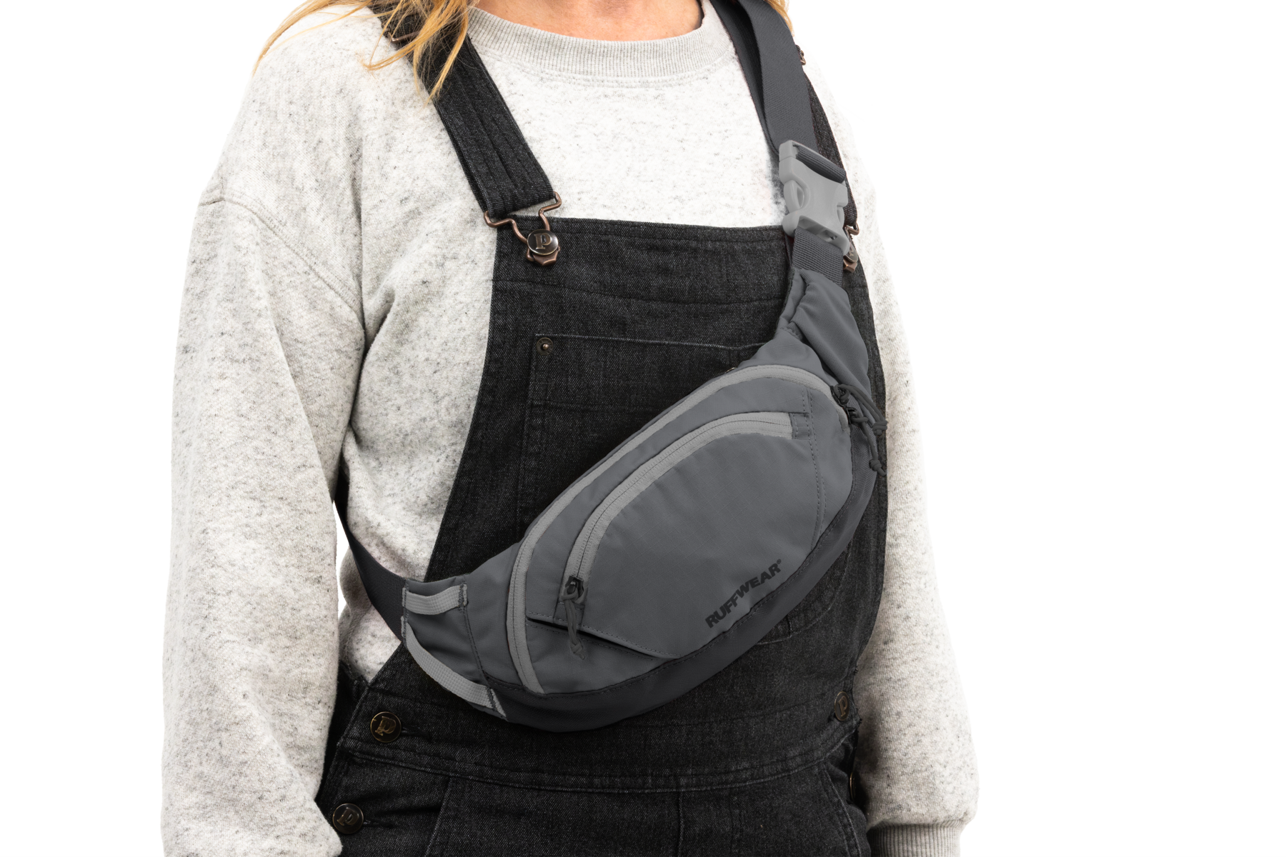 CompressedPNG-3591_Home-Trail-Hip-Pack_Basalt-Gray_Lifestyle-Front_STUDIO.png